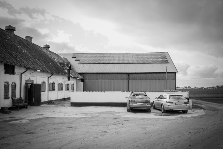 Solcellsinstallatören hästgård B&W~1